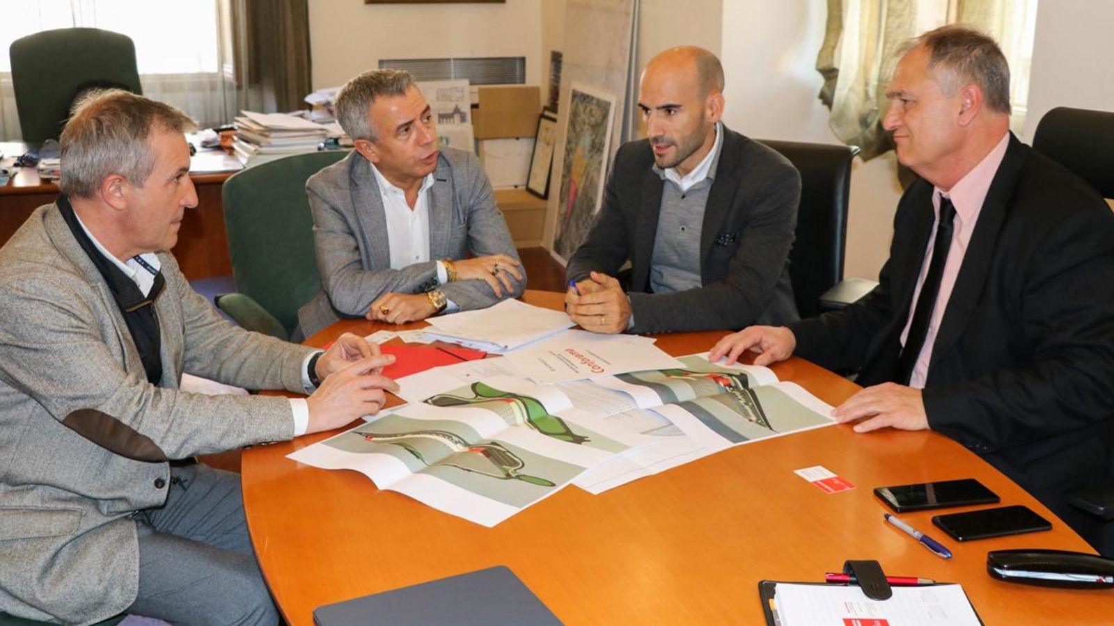 L'alcalde de Llíria, Manolo Civera, s'ha reunit amb el director general de Conforoma per a la península Ibèrica, David Almeida