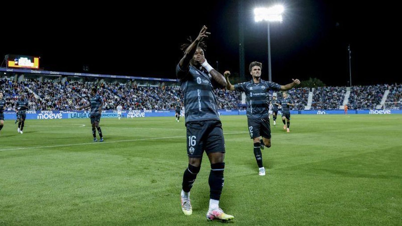 Cipenga celebra el gol