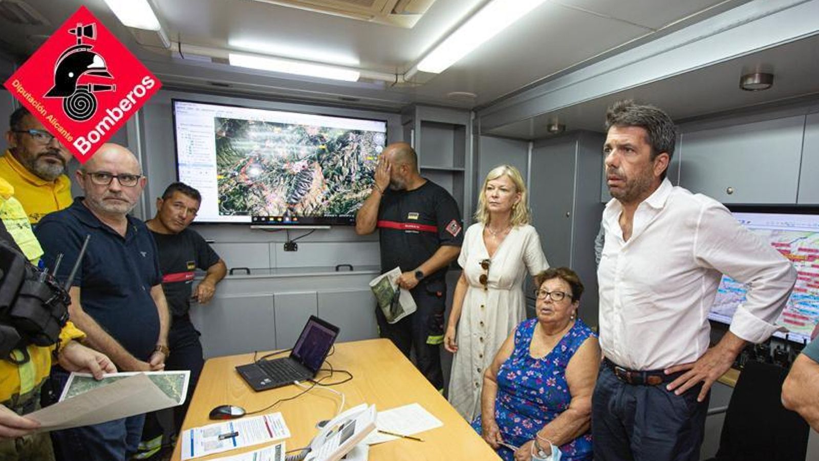 Visita de Carlos Mazón al lloc de comandament avançat de l'incendi forestal de la Vall d'Ebo diumenge passat