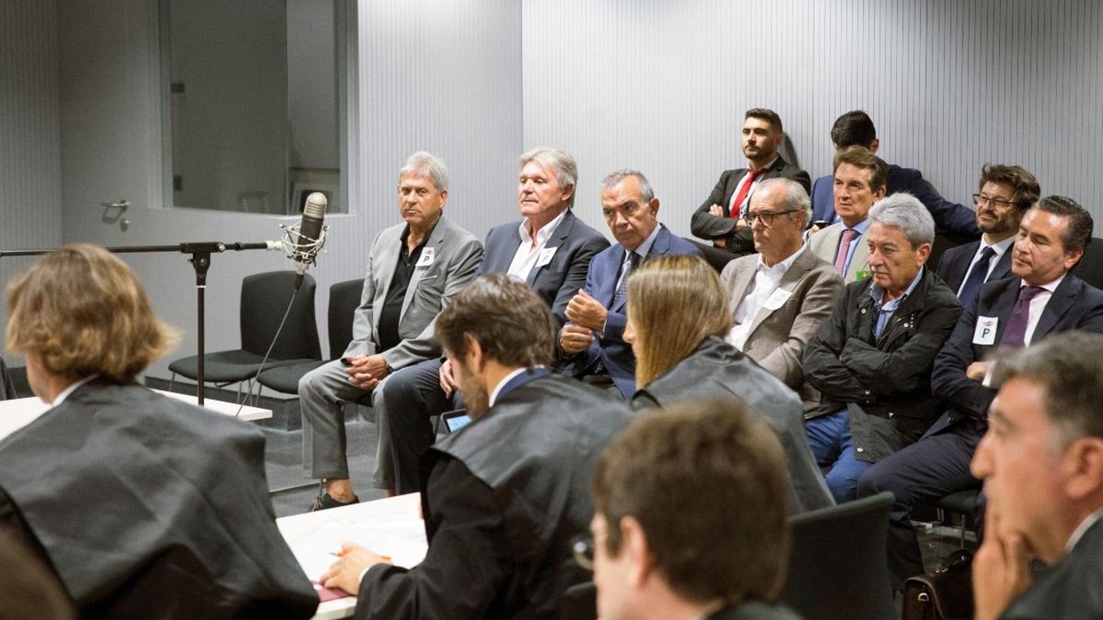 S’acusa nou ex-executius de la CAM d’administració deslleial en operacions suposadament irregulars