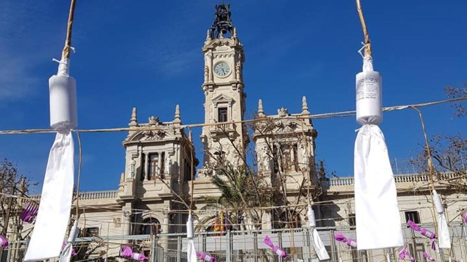 Una mascletà muntada en la Plaça de l'Ajuntament de València en una imatge d'arxiu