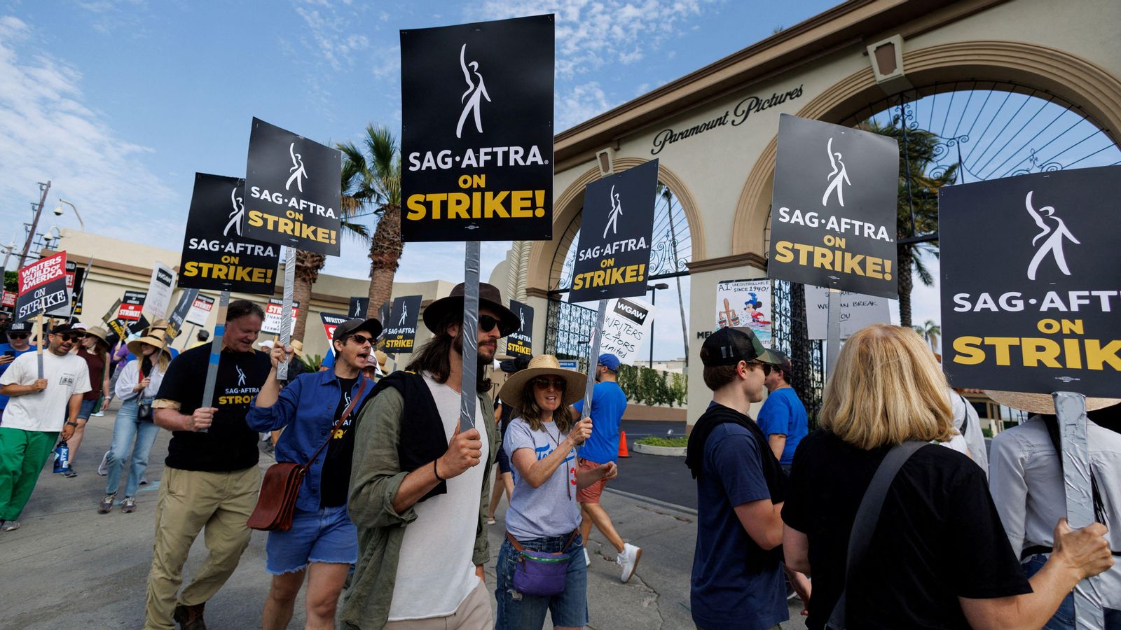 Manifestació convocada pel Sindicat d'Actors dels Estats Units (SAG-AFTRA) i el de guionistes (WGA)