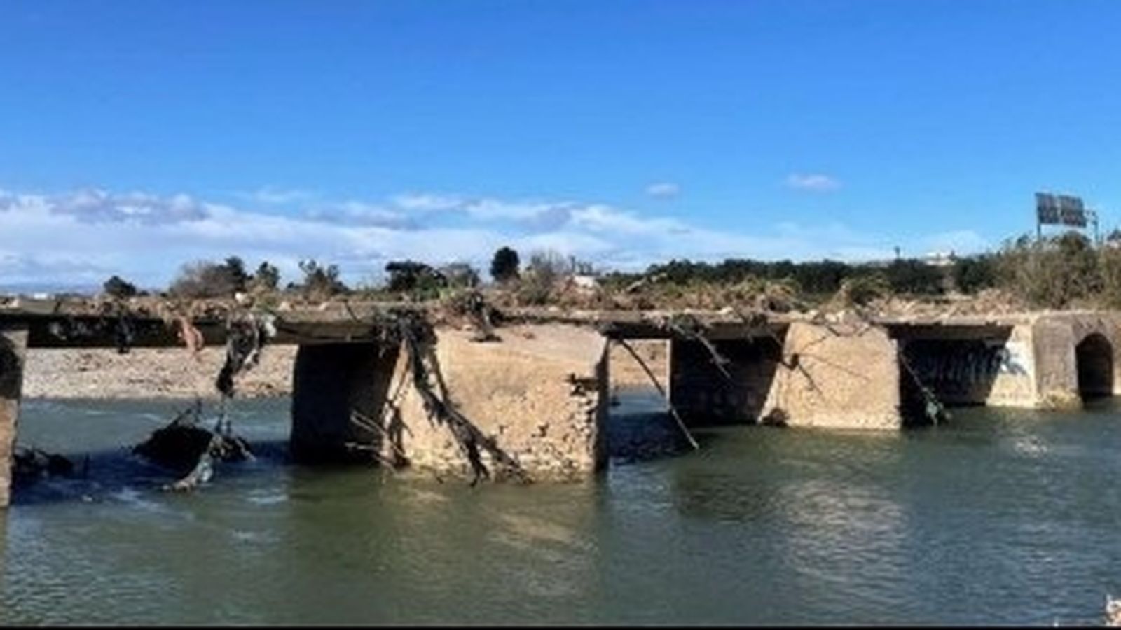 El pont històric que connecta Quart de Poblet i Paterna actualment