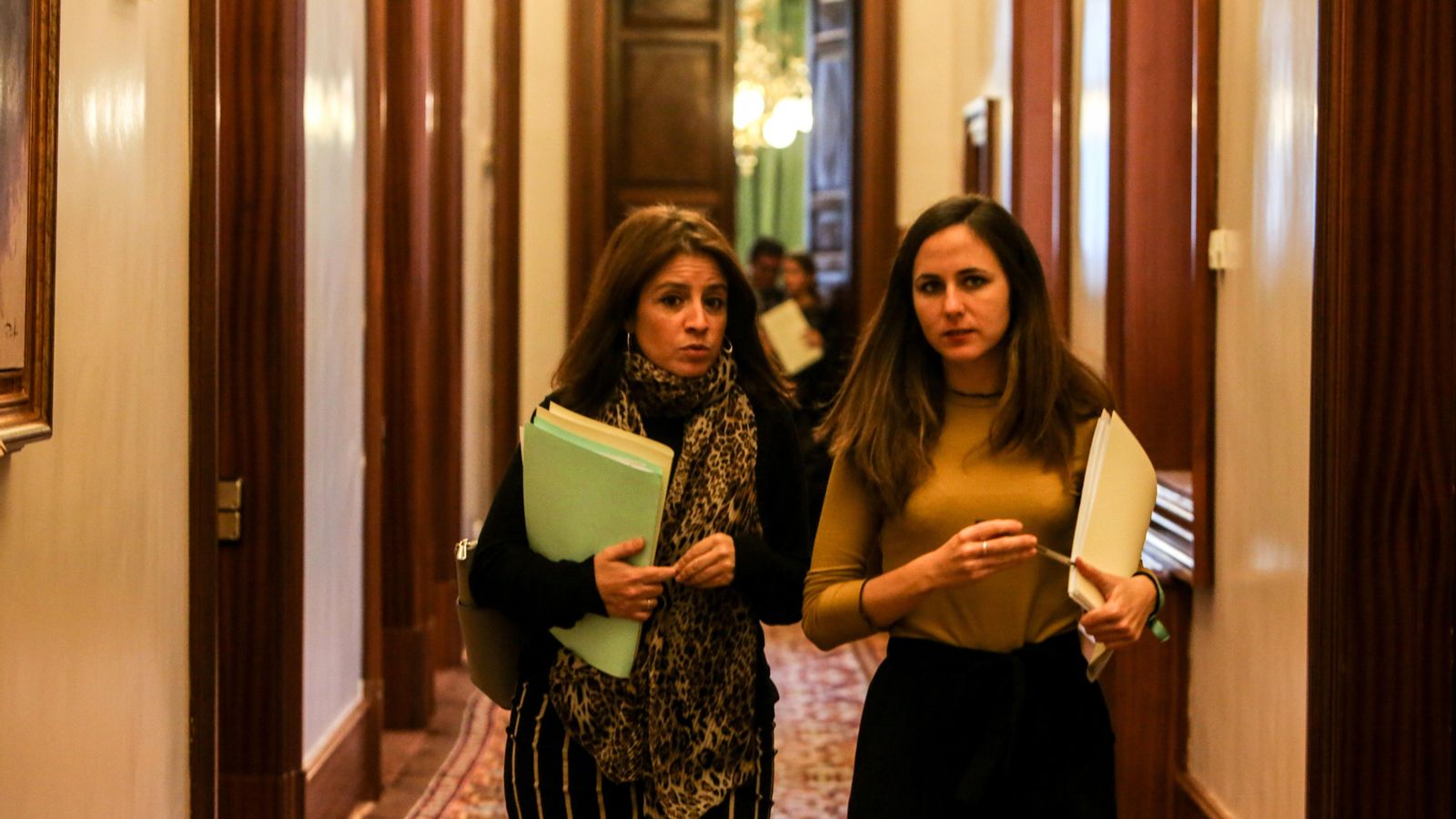 La portaveu del Grup Socialista, Adriana Lastra, i la d'Units Podemos, Ione Belarra