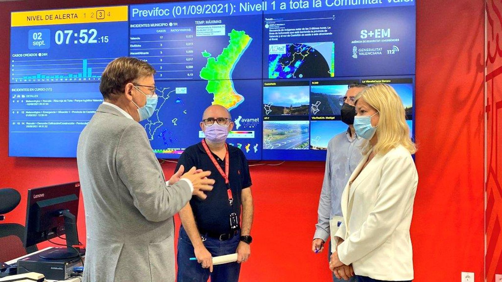 El president de la Generalitat rep l'última hora sobre l'episodi de fortes precipitacions al Centre de Coordinació d'Emergències