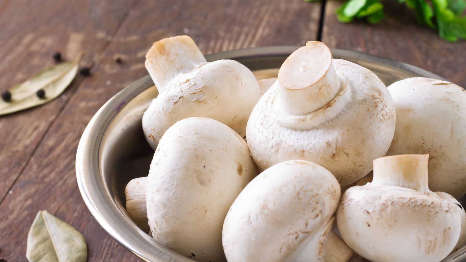 La tirosinasa és un enzim present en el xampinyó blanc