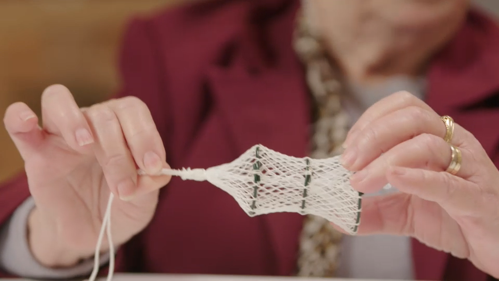 Carmen mostra la xef un mornell en miniatura