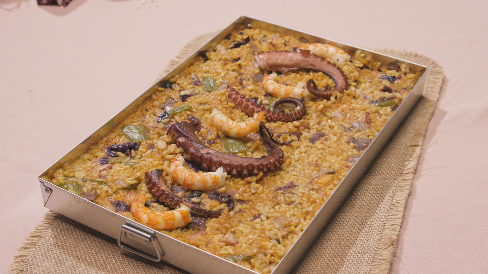 Arròs amb polp en llanda