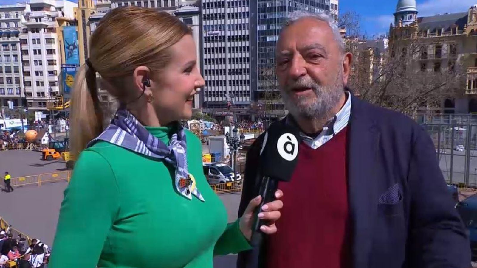 Julio Tormo al balcó de l'Ajuntament de València