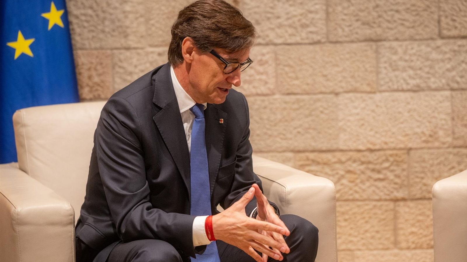 Illa durant la seua primera reunió amb l'alcalde de Barcelona, en el Palau de la Generalitat el 23 d'agost