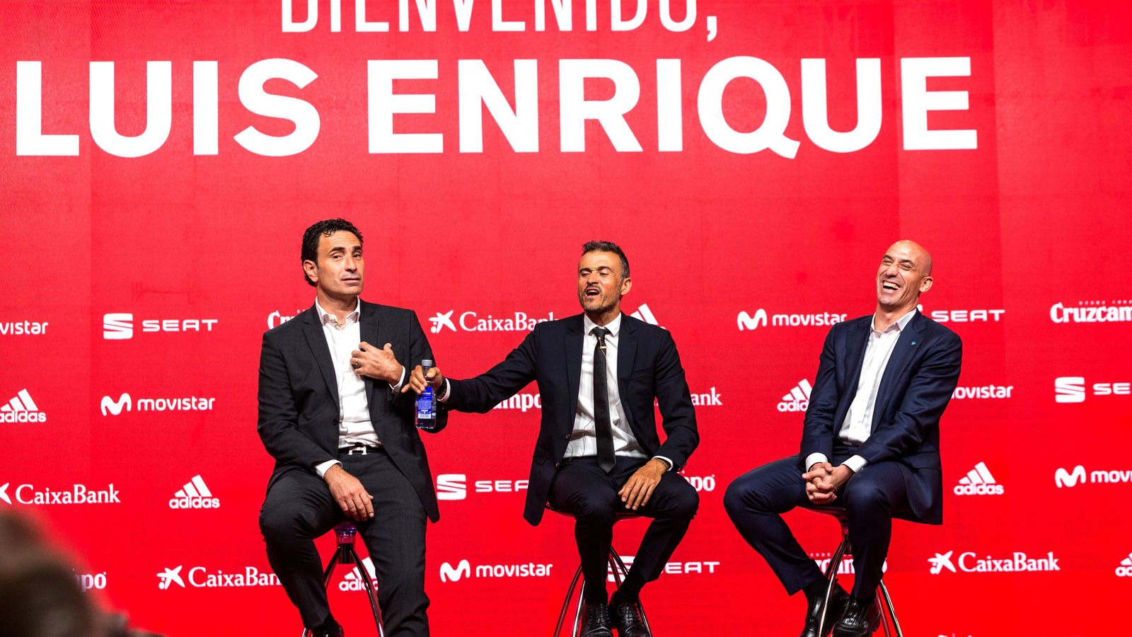 El president de la RFEF, Luis Rubiales, i el director esportiu Molina, amb Luis Enrique en la primera roda de premsa