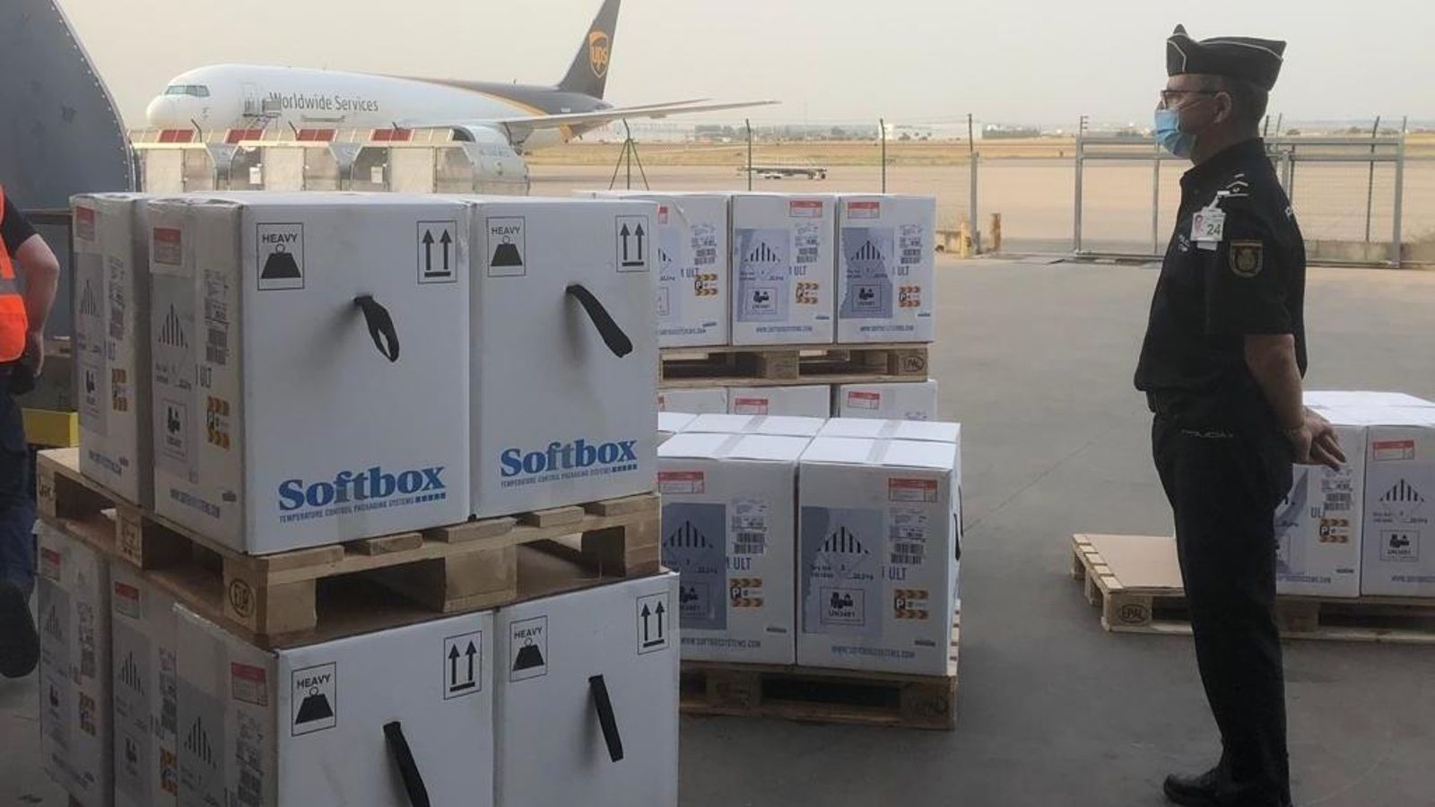 Aquest dilluns ha aterrat a Manises un nou avió amb més de 181.000 dosi de Pfizer per a la Comunitat Valenciana