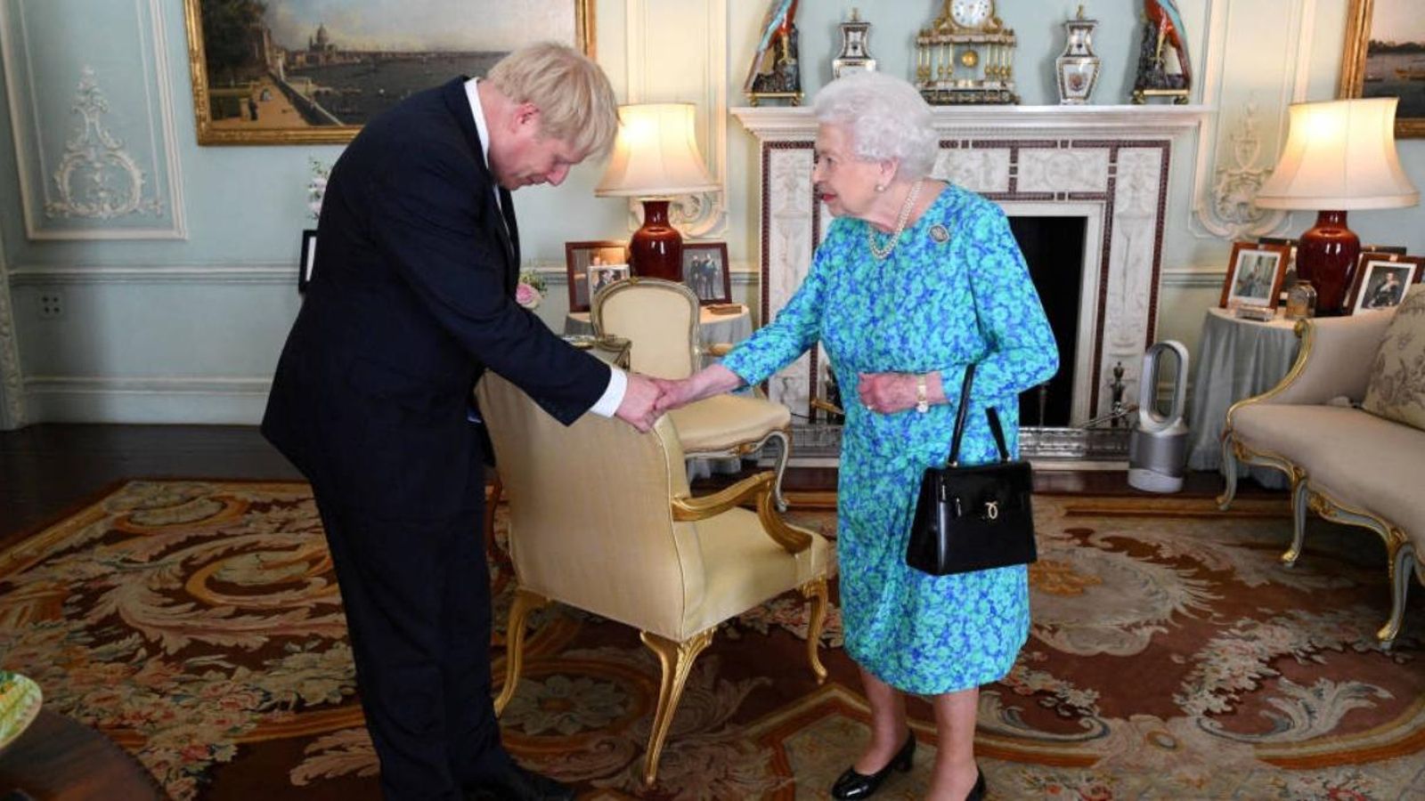 Boris Johnson i la reina Elisabet II, en una imatge d'arxiu