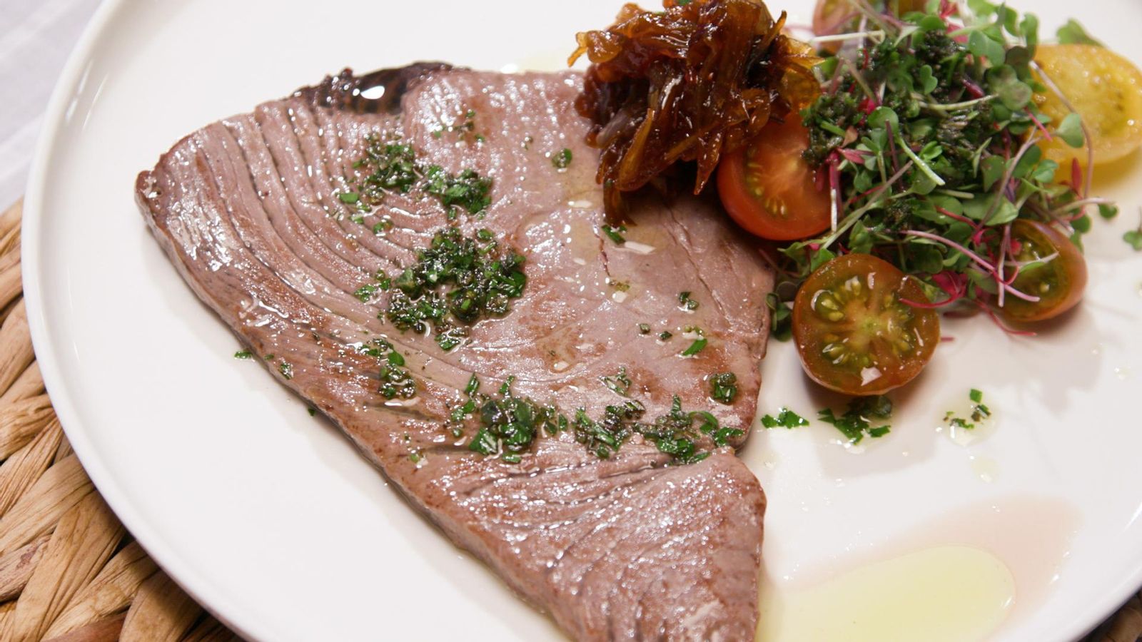 Tonyina amb ceba confitada