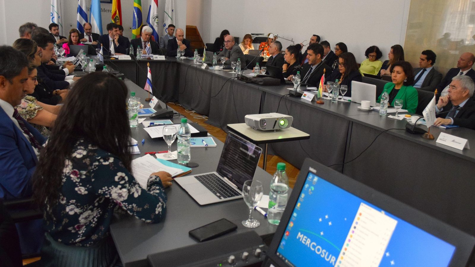 Reunió del Grup Mercat Comú (GMC) en l'edifici Mercosur, amb la participació de les delegacions de l'Argentina, Bolívia, el Brasil, Paraguai i l'Uruguai