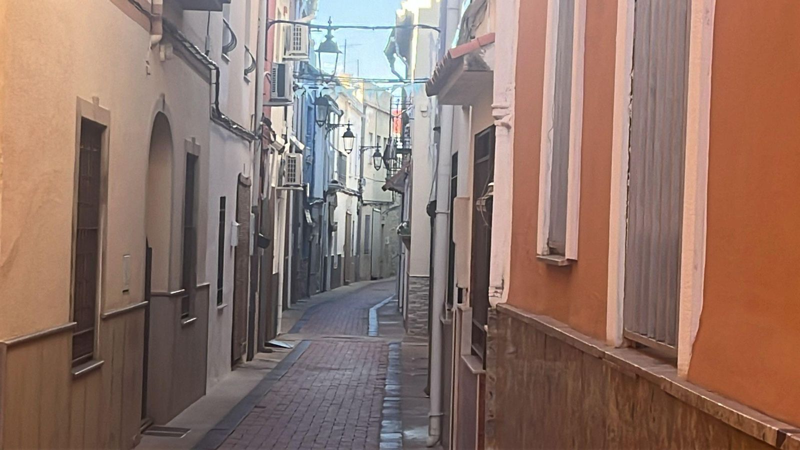 L'apunyalament ha ocorregut a les 4:30 hores d'este diumenge, quan les tres persones implicades estaven juntes en un habitatge