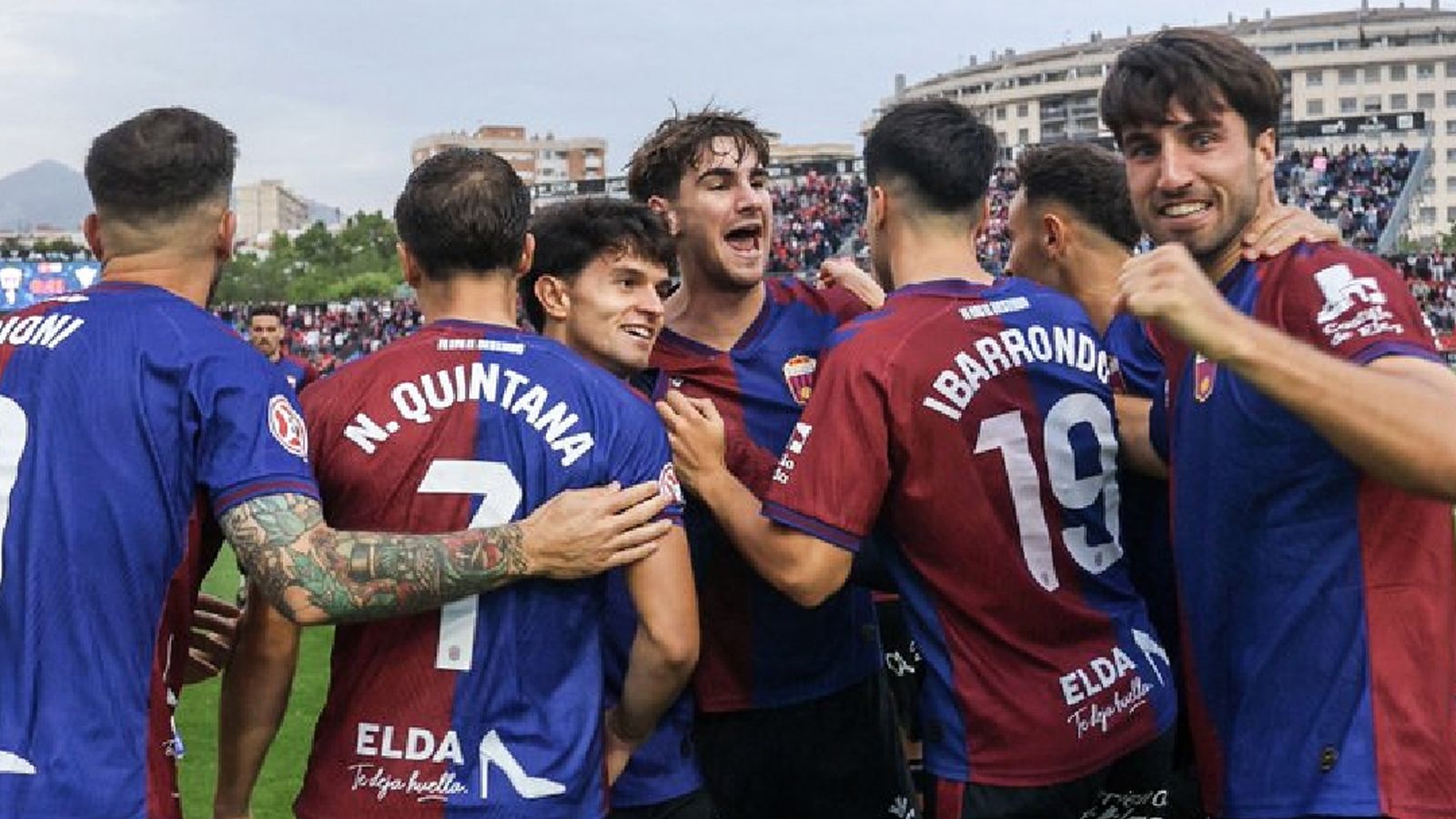 Els jugadors de l'Eldense celebren un gol al nou Pepico Amat