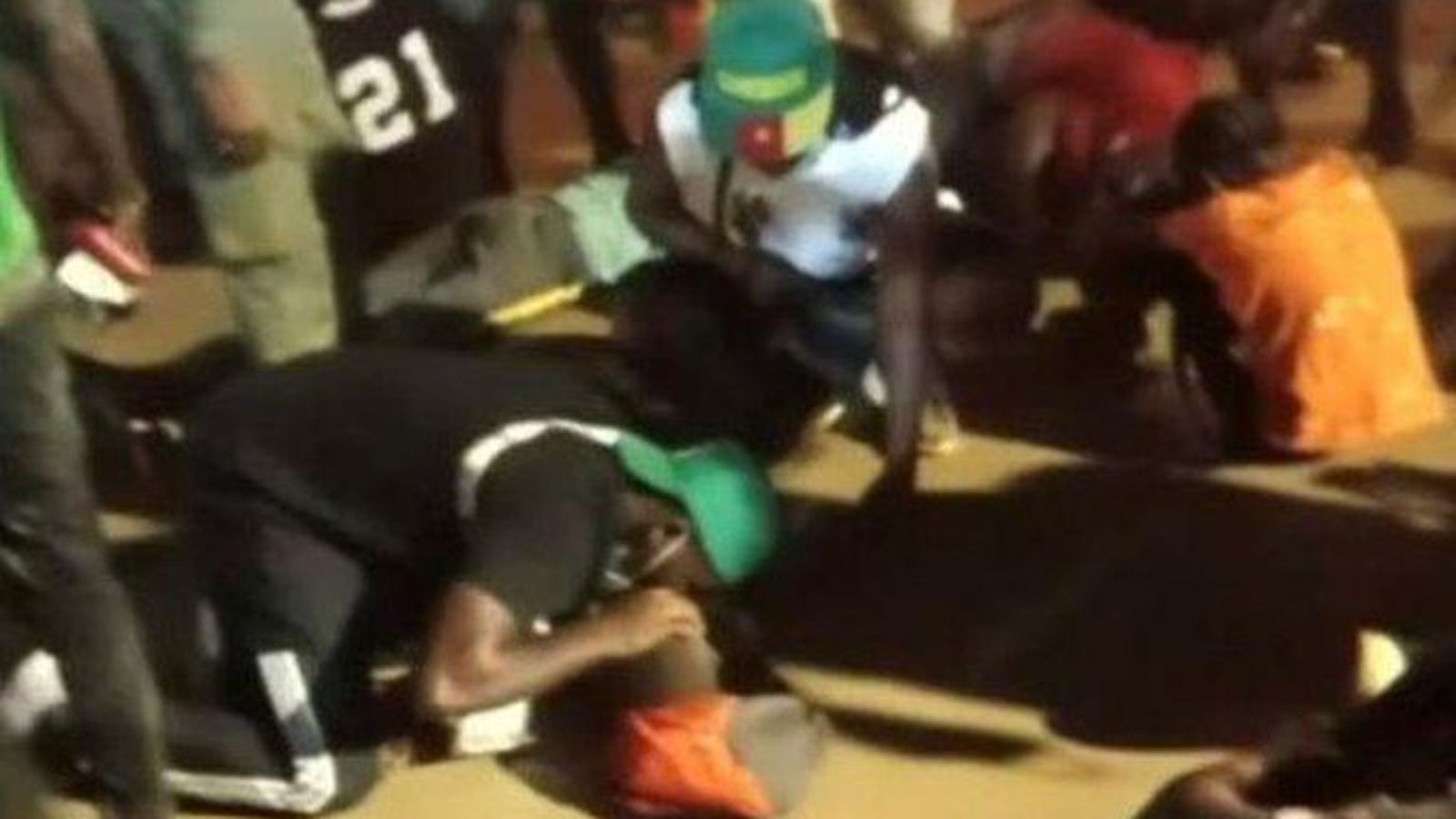 Imatge del moment de l'allau d'aficionats