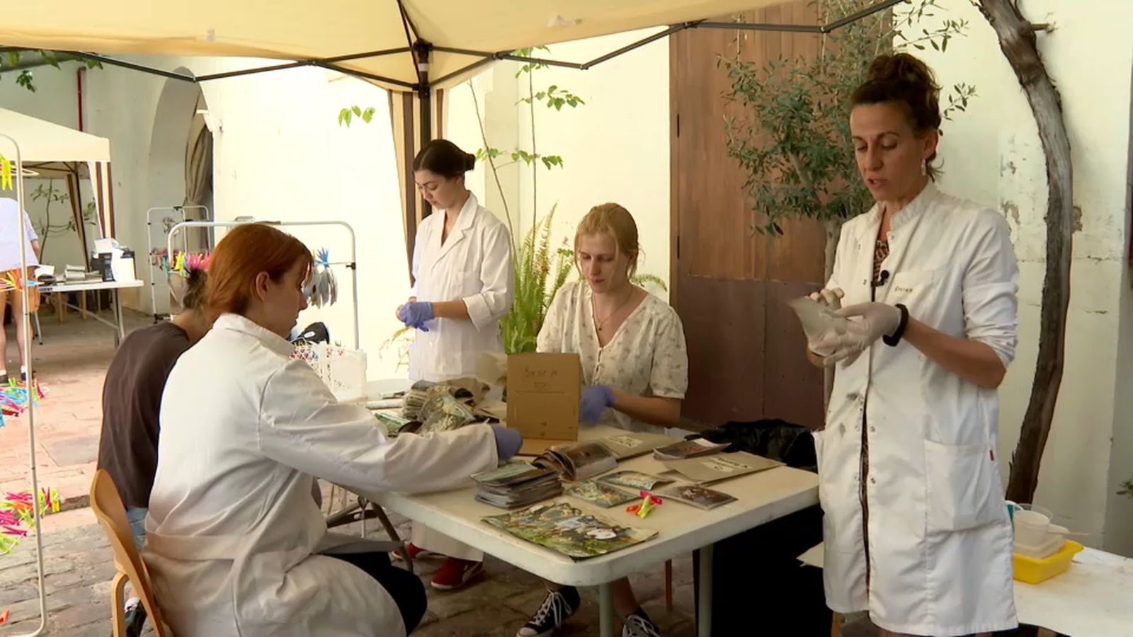 Restaurar les fotografies que es va emportar la dana ha sigut un desafiament