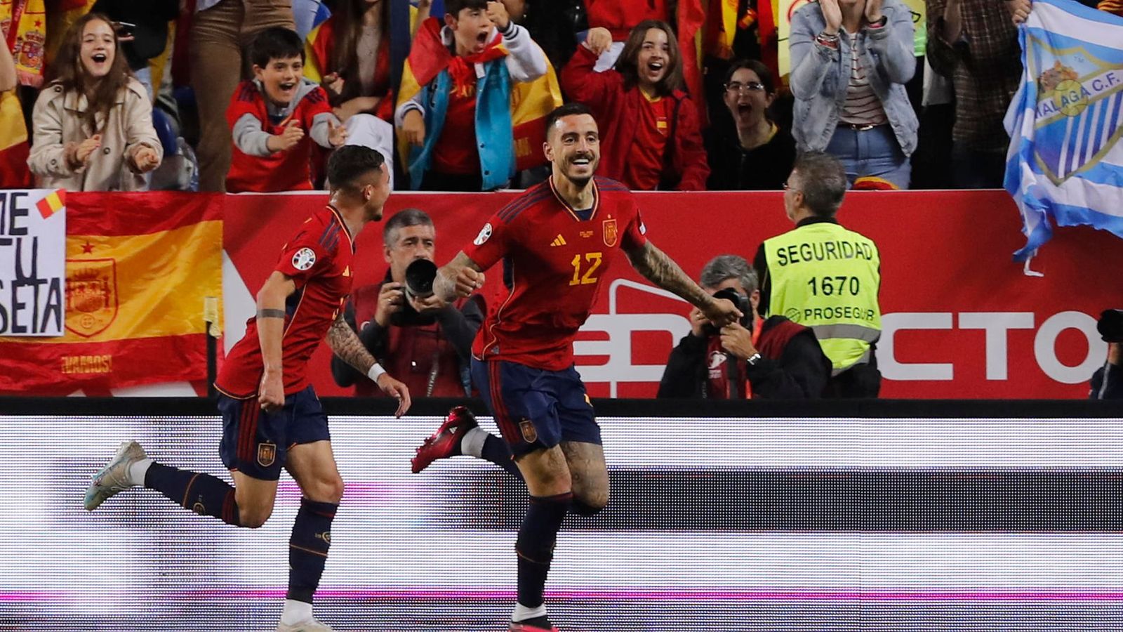 Joselu celebra un dels gols