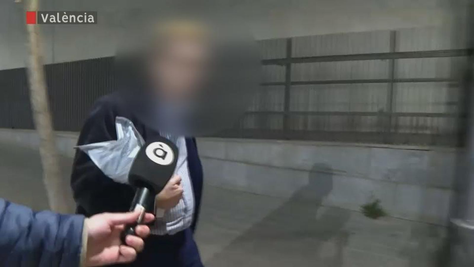 El presumpte piròman, eixint de la Ciutat de la Justícia de València