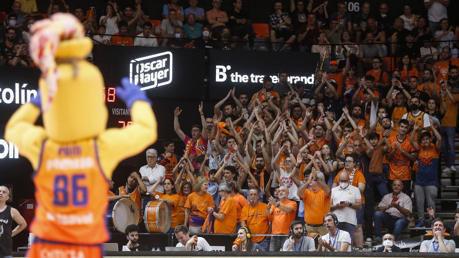 Imatge d'aficionats del València Basket a la Fonteta