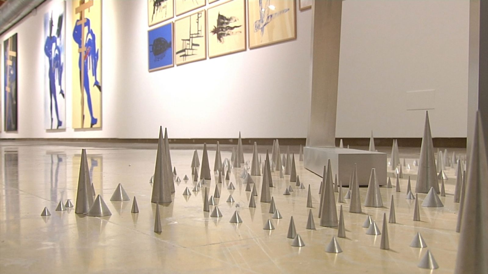 L'Espai d'Art Contemporani del castell de Riba-roja de Túria (Camp de Túria) amb obres de l'artista Miguel Navarro