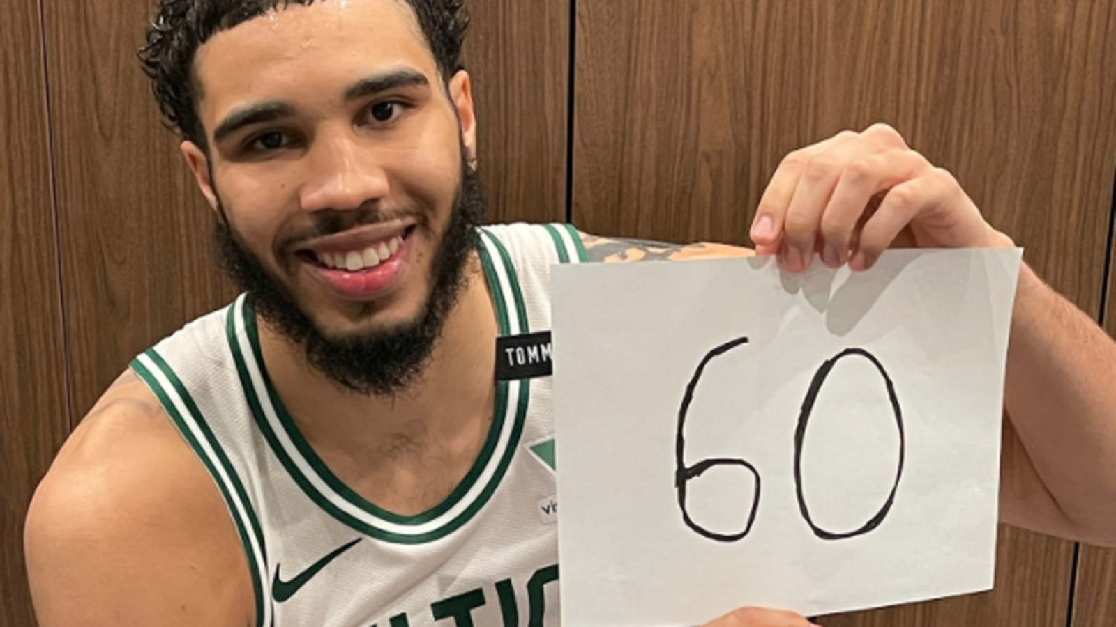 Tatum celebra els seus 60 punts en un partit