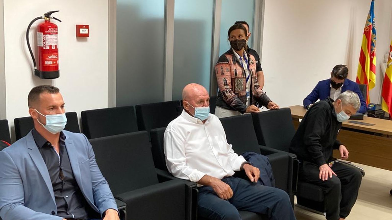 Brian Colin Charrington, en el centre, aquest dilluns a l'Audiència Provincial d'Alacant