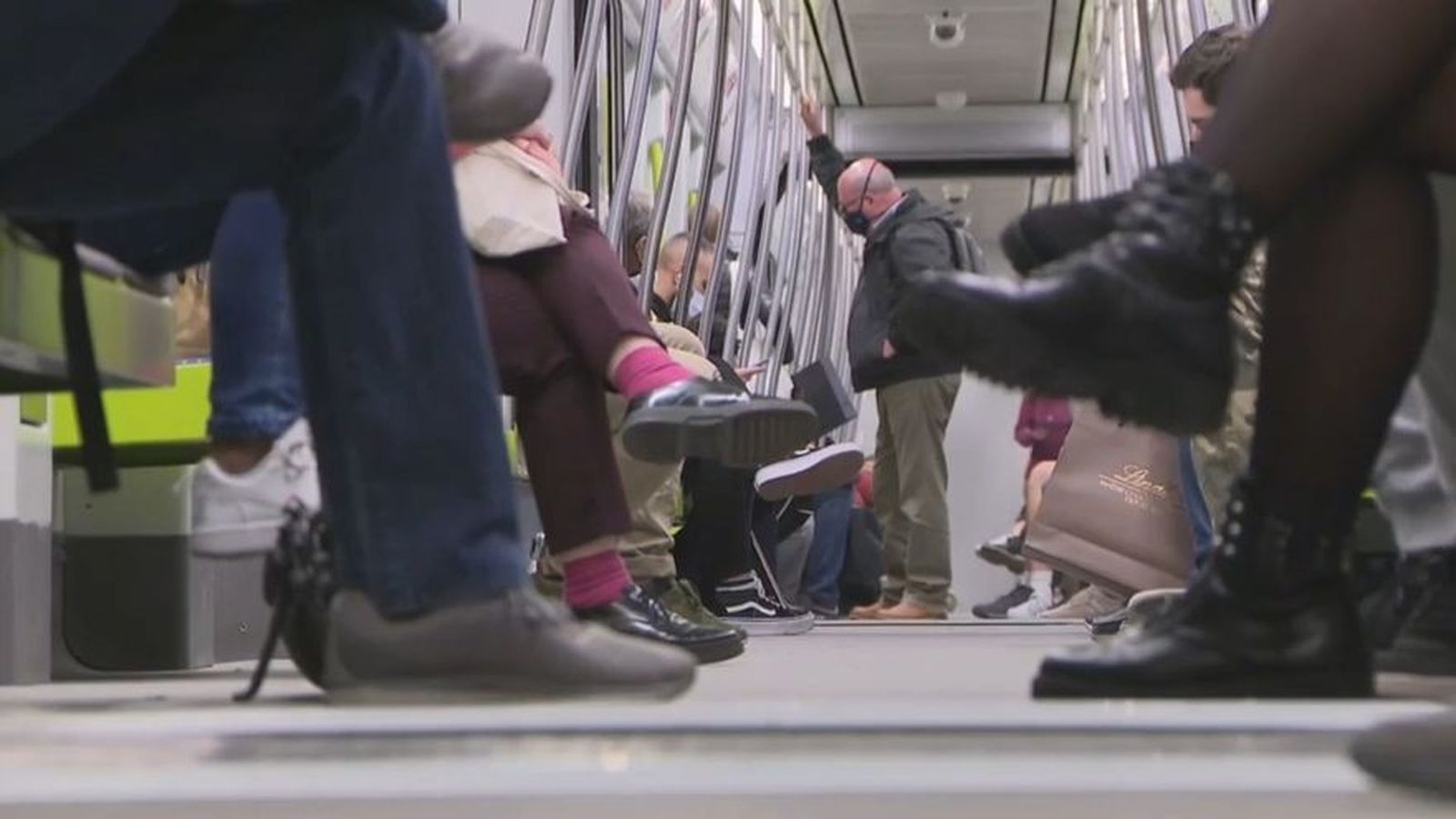 Passatgers en un vagó de Metrovalència