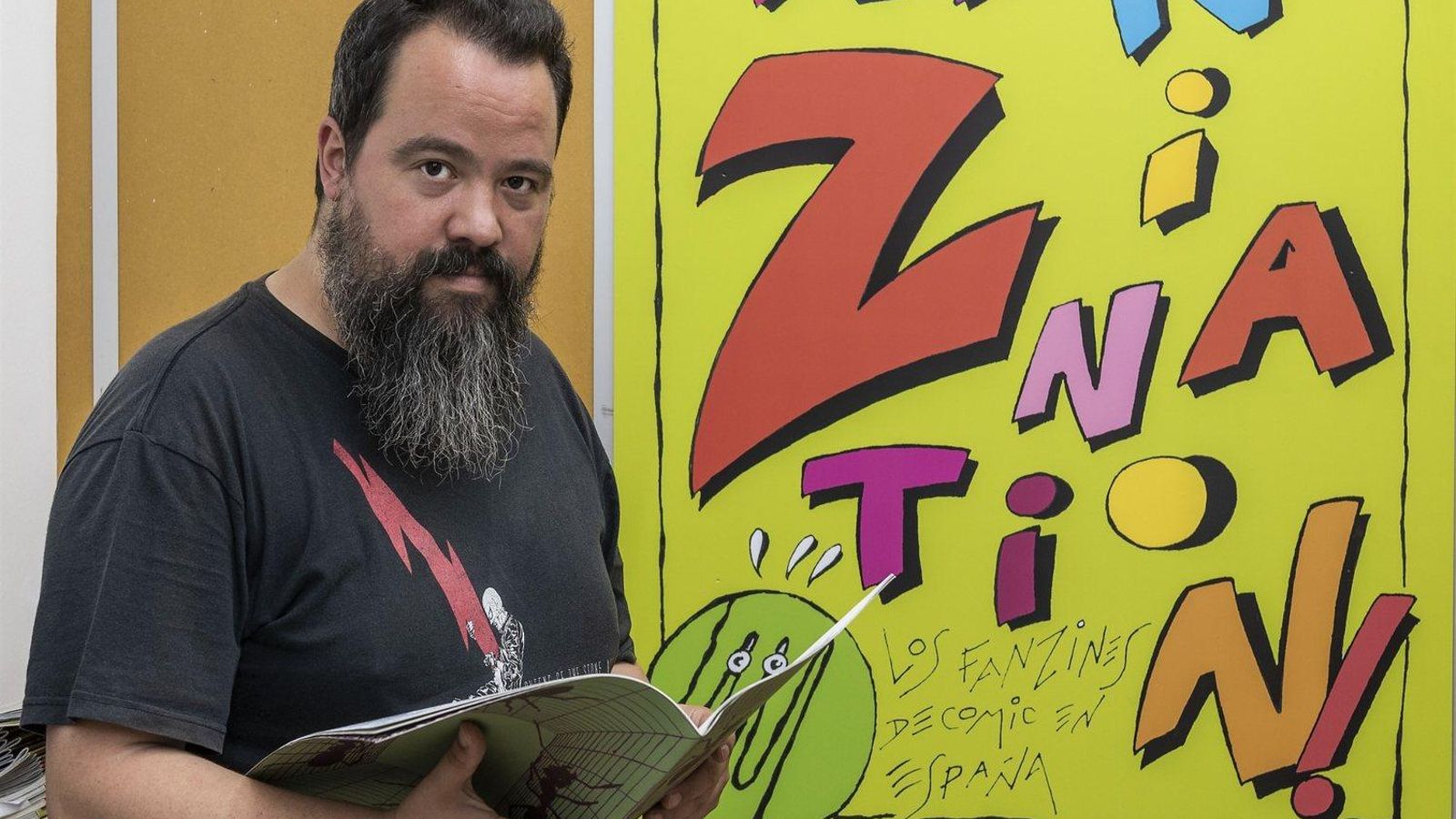 L’expert el 'fanzines' Eduardo Guillén Rodrigo, que està catalongant la col·lecció