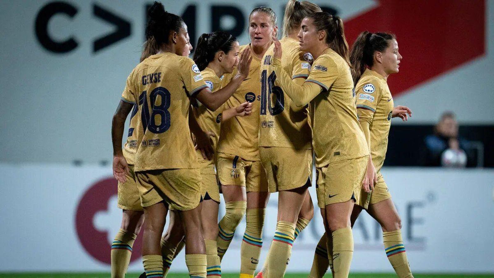 Les jugadores del Barça celebren un dels gols contra el Benfica