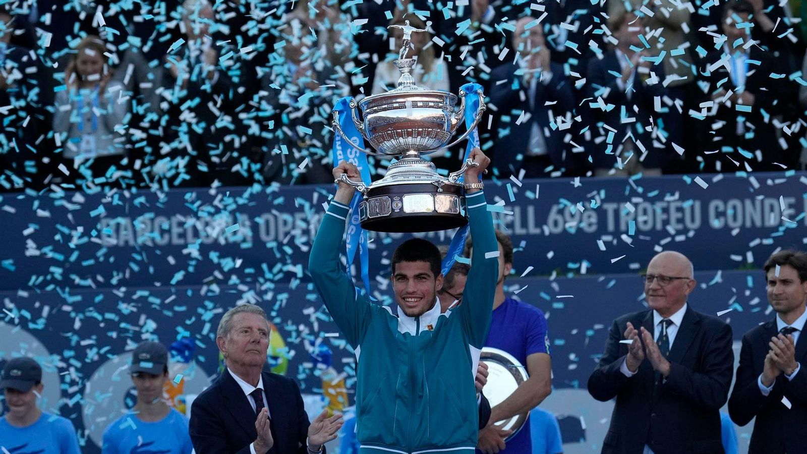 Alcaraz, amb el trofeu de campió