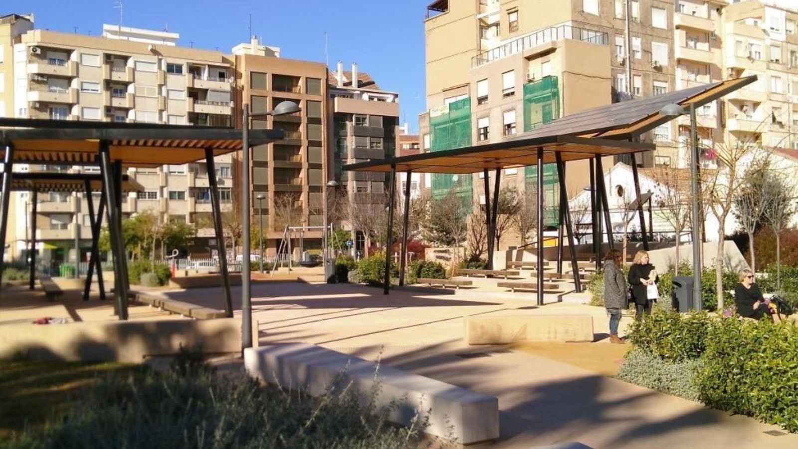 Pèrgoles fotovoltaiques instal·lades al jardí de Morvedre, en una imatge d’arxiu