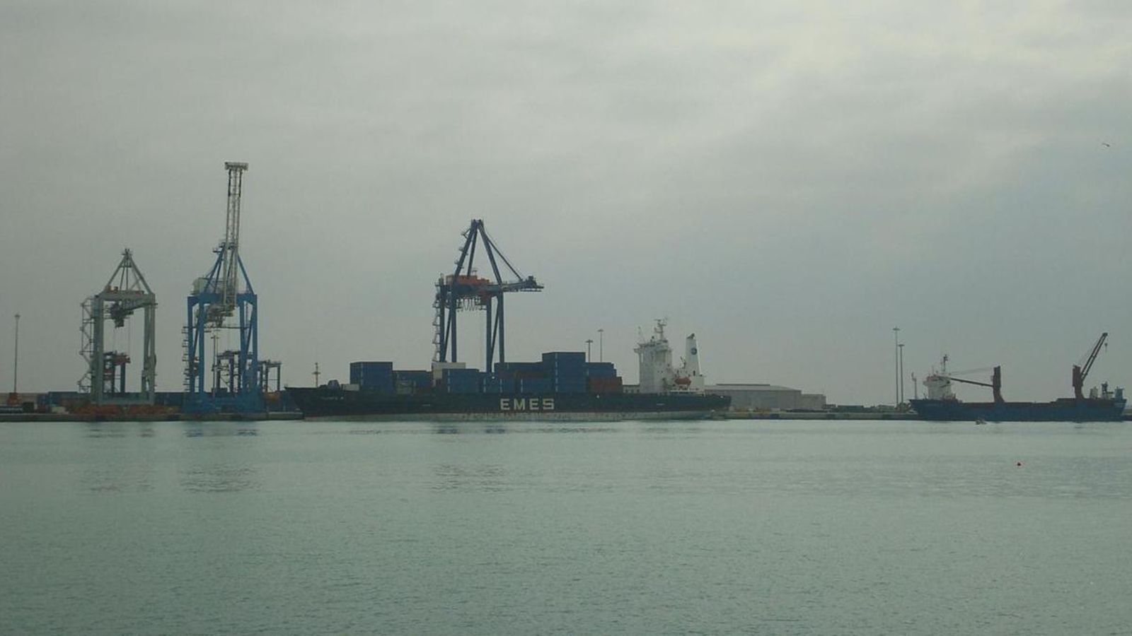 Bucs de càrrega en el port de Castelló