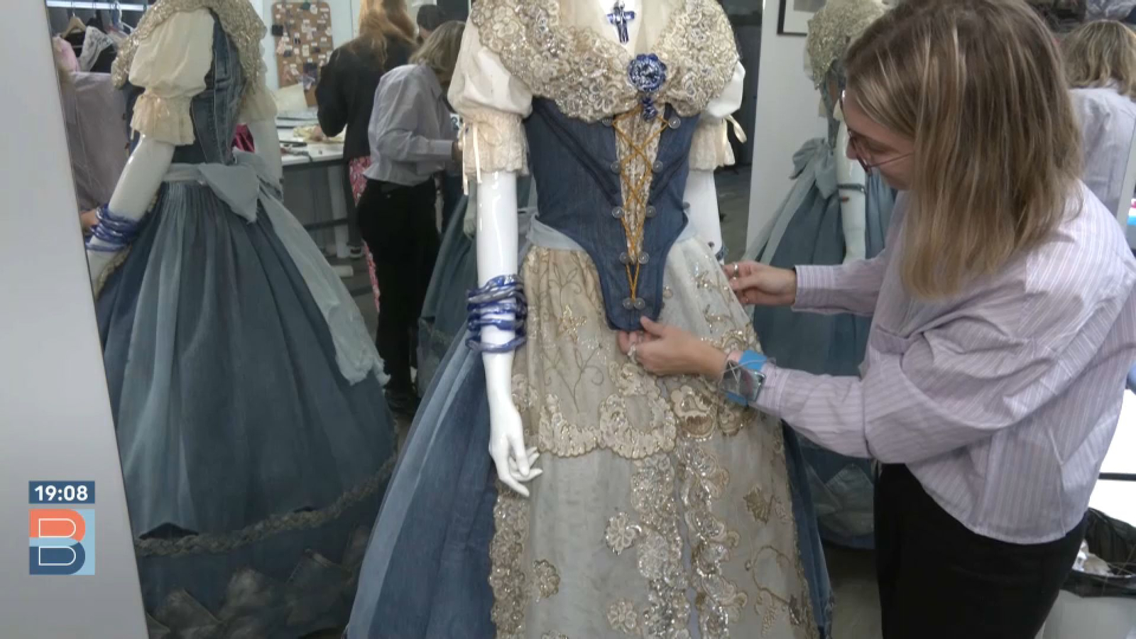 Vestit amb tela vaquera ja acabat