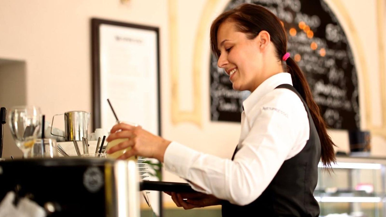 Les empreses del sector de serveis, com les de restauració, són les que més ERTO han presentat