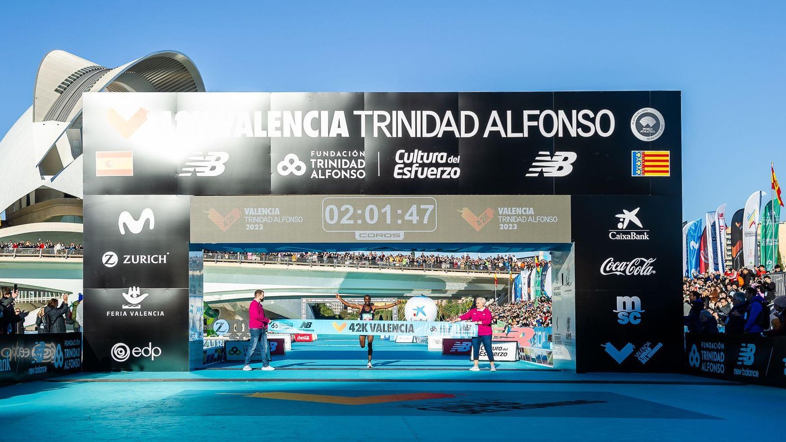 Imatge de Sisay Lema arribant a la meta de la Marató de València