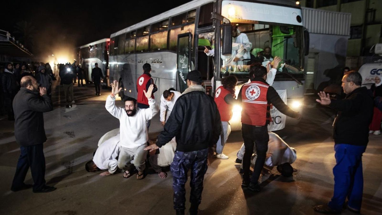 Presos palestins celebren l'alliberament en l'arribada a l'Hospital de Khan Yunis