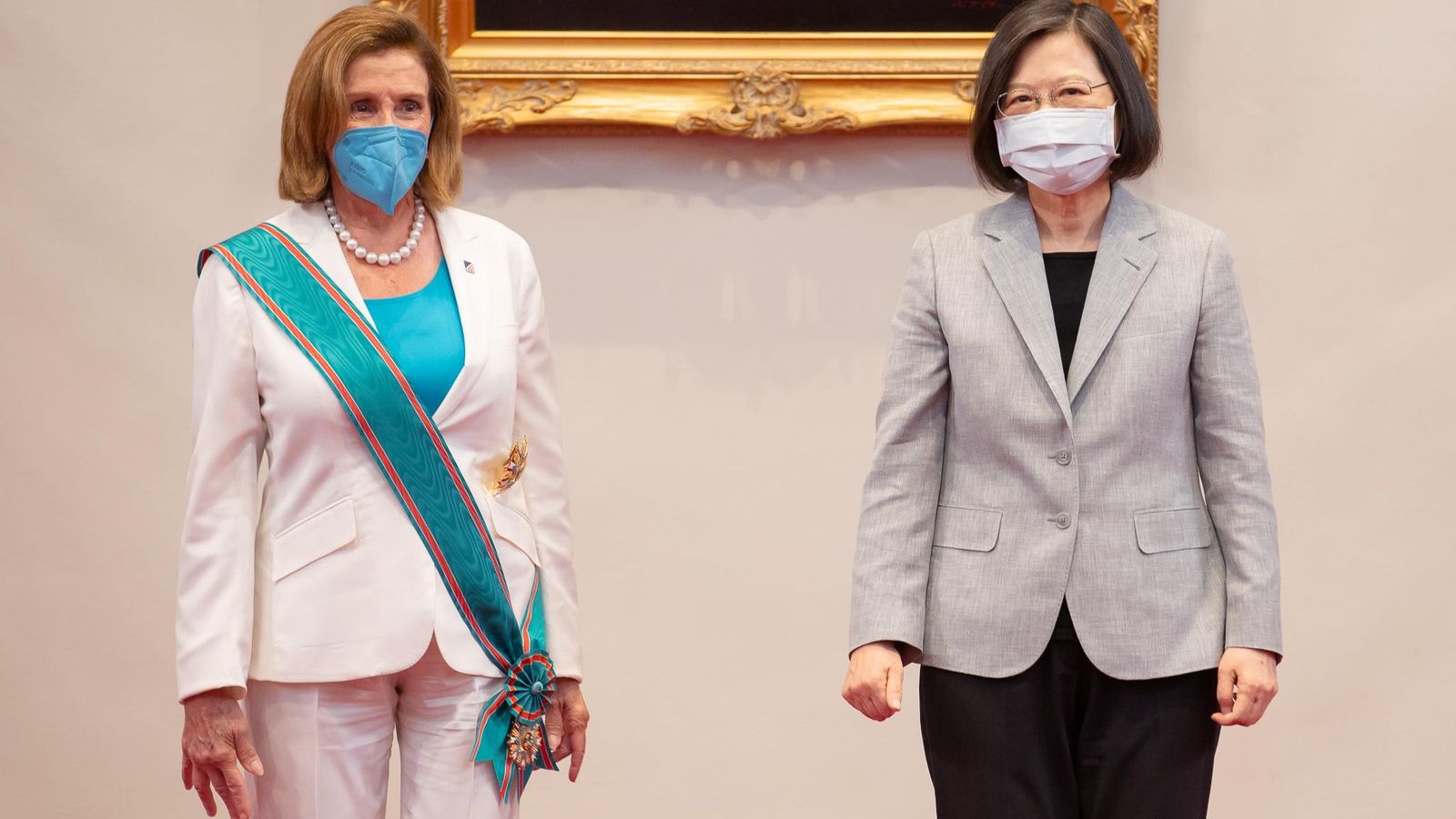 La presidenta de la Cambra de Representants dels EUA, Nancy Pelosi, i la presidenta de Taiwan, Tsai Ing-wen, en el Palau Presidencial a Taipei