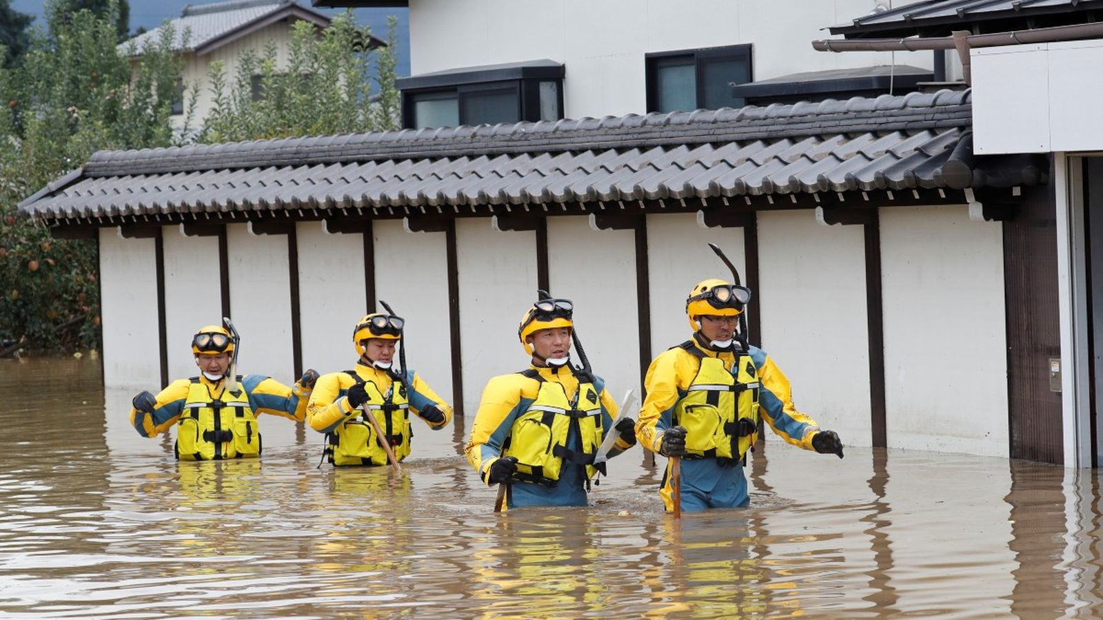 Efectius de rescat japonesos busquen supervivents a la prefectura de Nagano