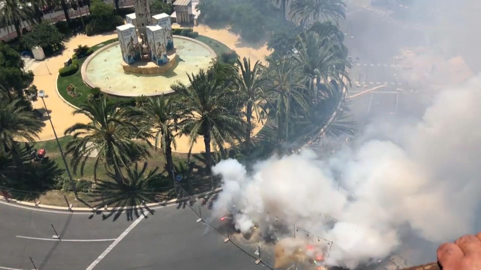 VÍDEO | Salvem el nostre Patrimoni denuncia el deteriorament de la font dels Cavalls com a conseqüència de les mascletaes