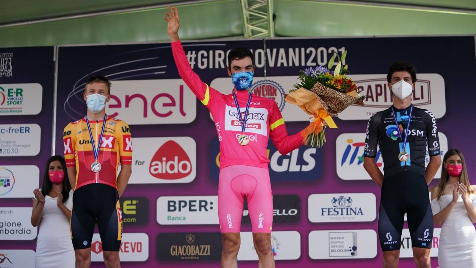 Juan Ayuso, en el podi final