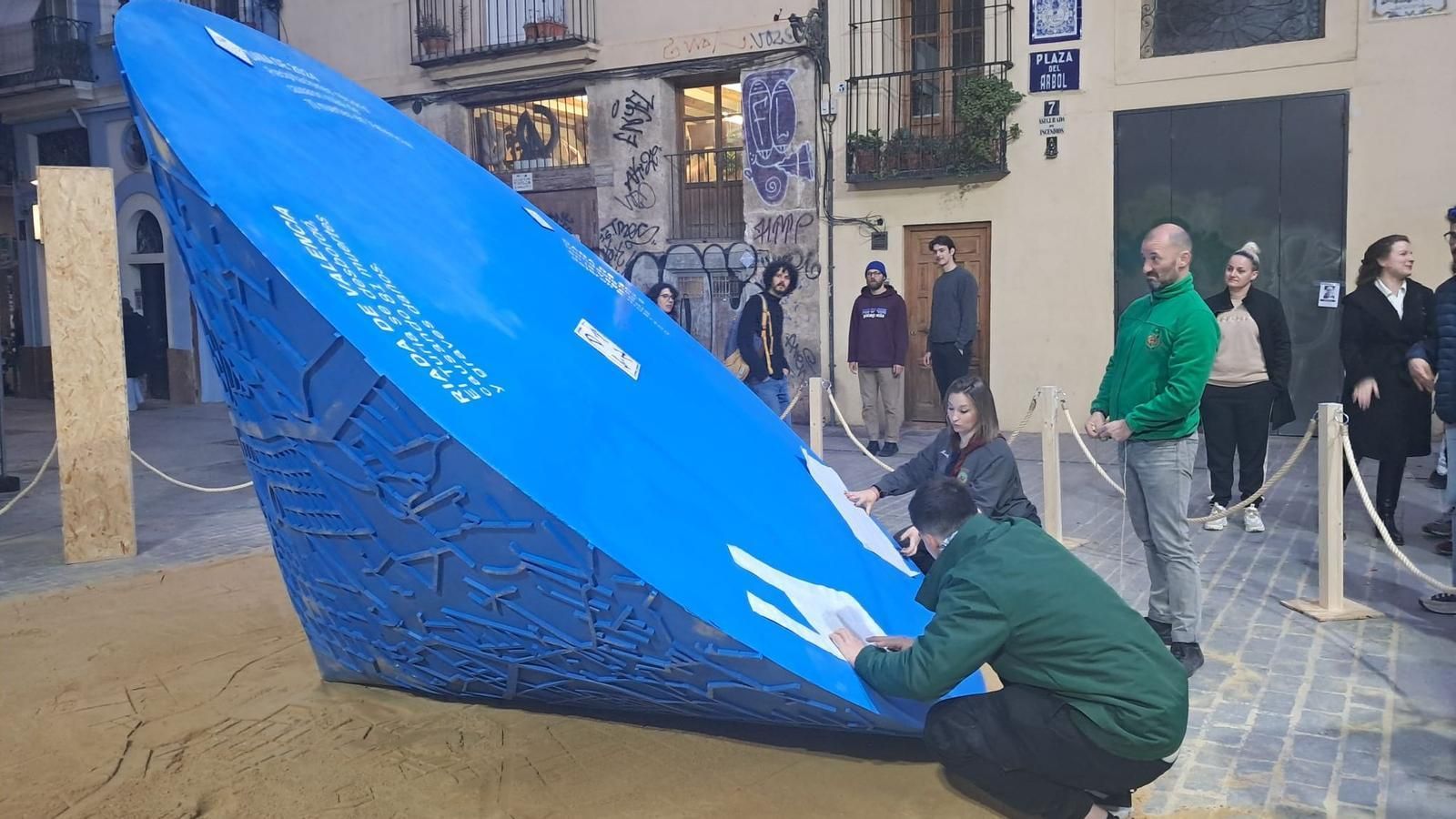 ‘Nada’, així és l'innovador monument faller que recorda la dana