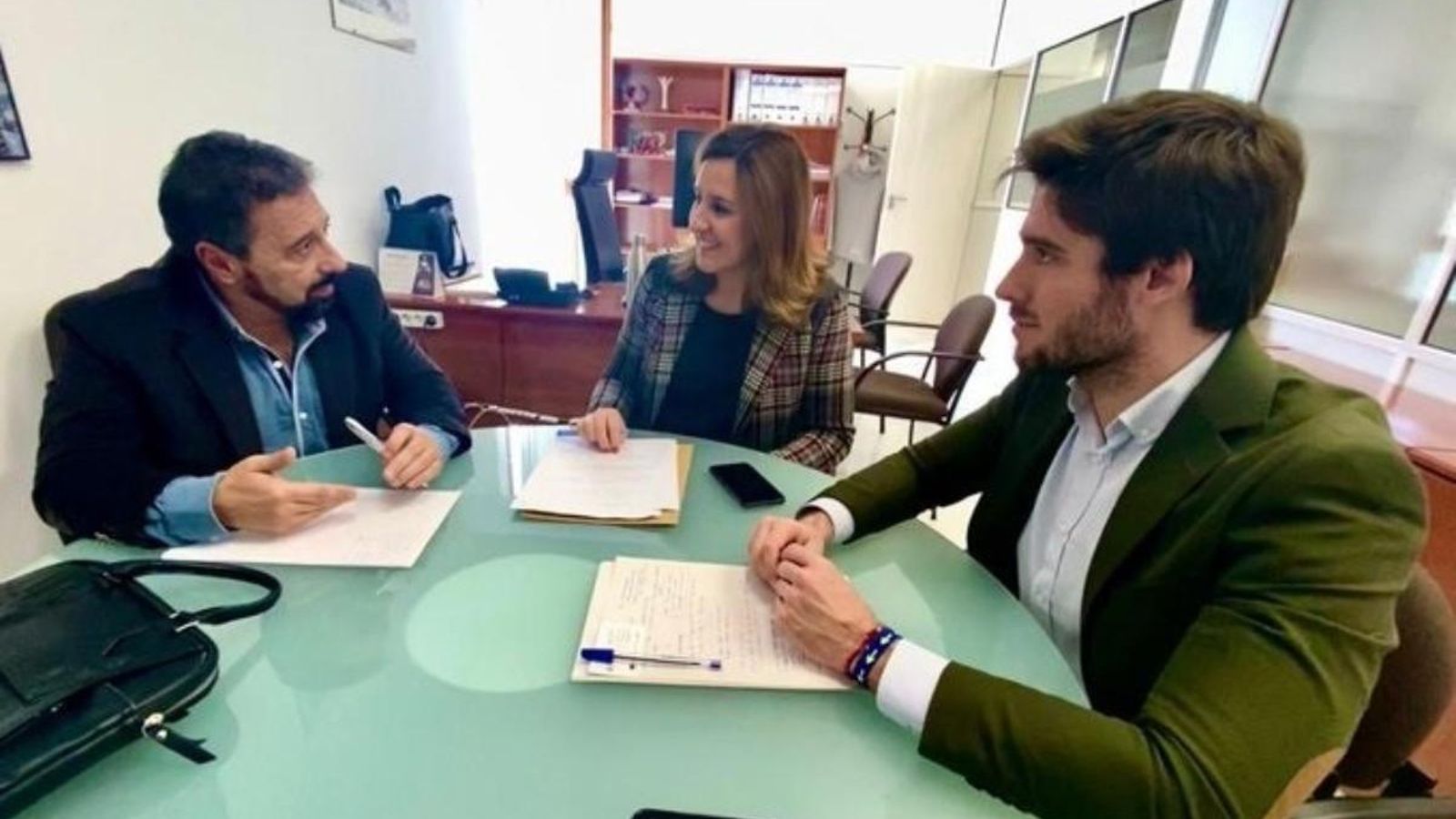 Els diputats autonòmics María José Català i Juan Carlos Caballero s’han reunit amb el president d’Agevalcee