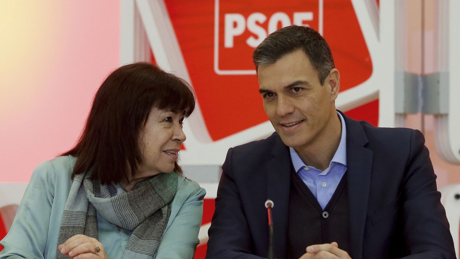 Cristina Narbona i Pedro Sánchez, durant la reunió de l'executiva federal del PSOE