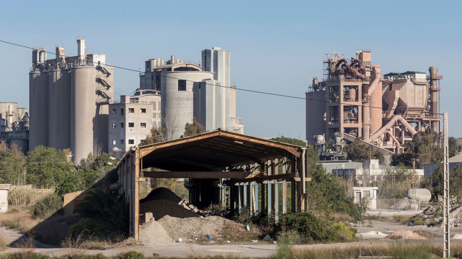 Les instal·lacions de la cimentera de Sagunt