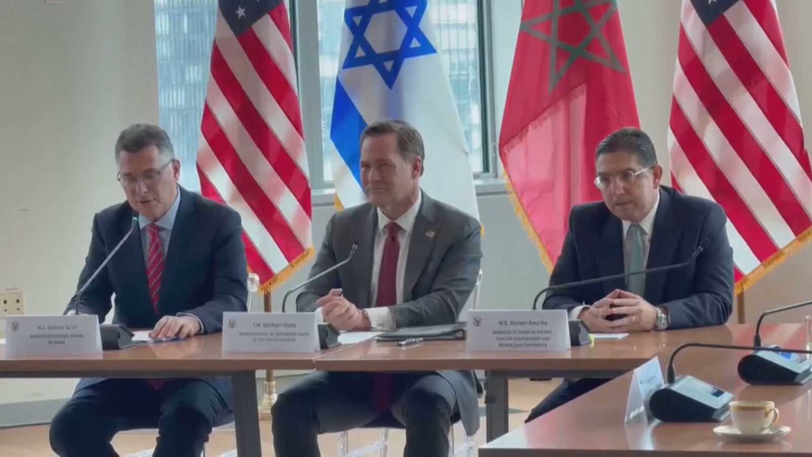 Reunió entre el ministre d'Afers Estrangers israelià Gideon Saar, el seu homòleg marroquí Nasser Bourita i l'ambaixador dels Estats Units davant de les Nacions Unides Mike Waltz