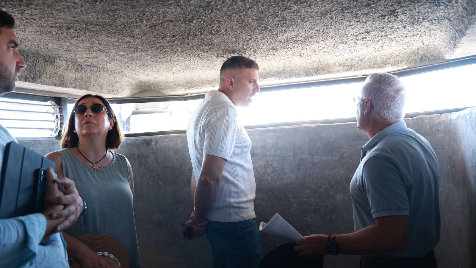 L'equip de govern de Cullera visita el búnquer del far