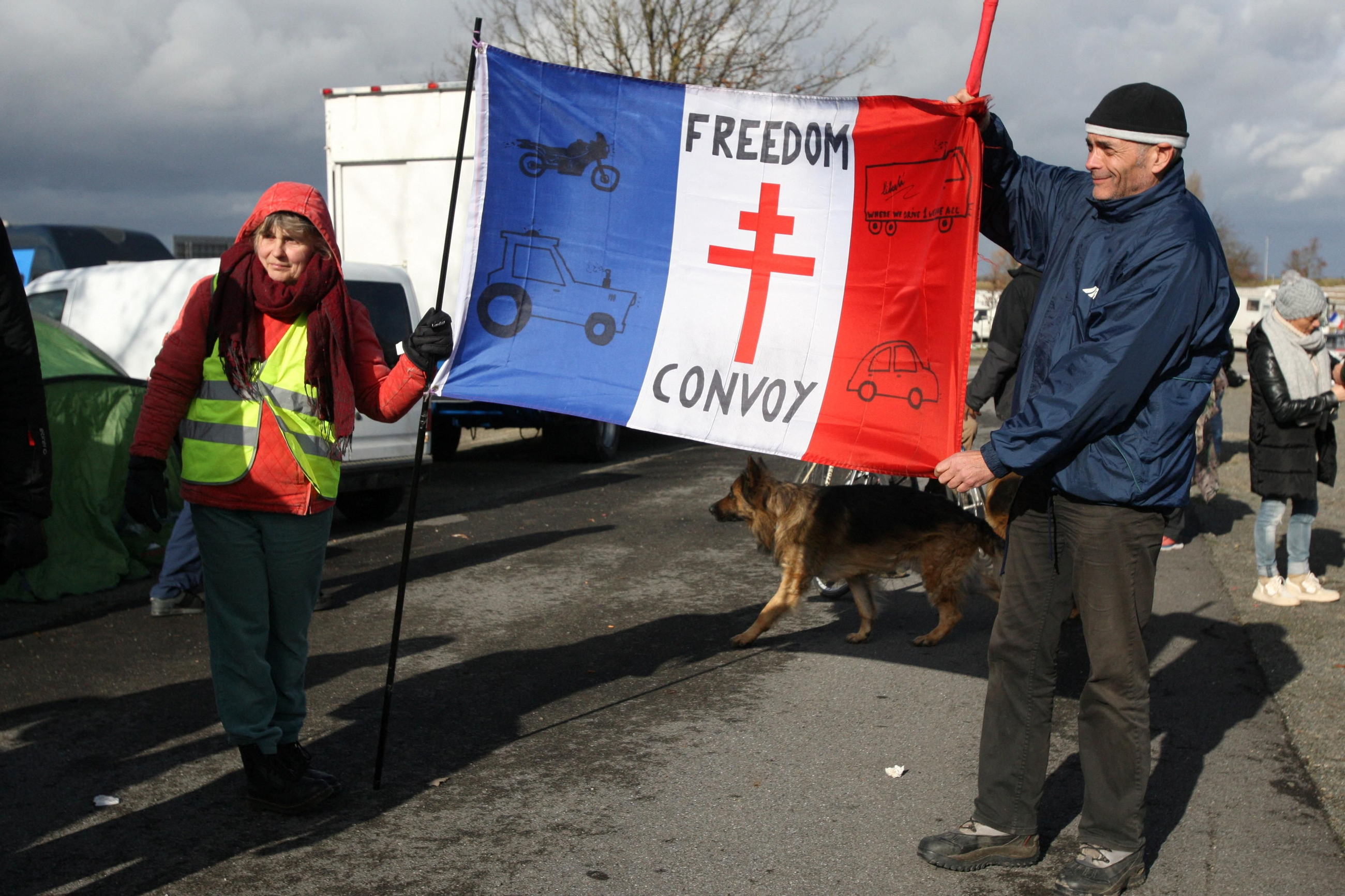 Manifestants de l'autodenominat Comboi de la Llibertat, a Brussel·les Manifestants de l'autodenominat "comboi de la llibertat" a Brussel·les